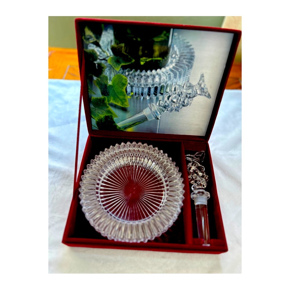 Crystal Wine Stopper & Holder 2 Piece Set In Box Grapes